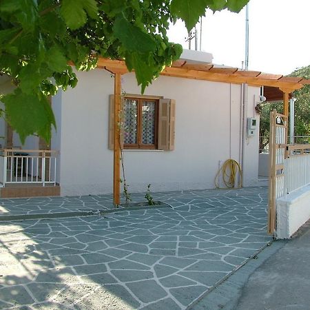 George'S Apartment Agia Marina  Phòng bức ảnh