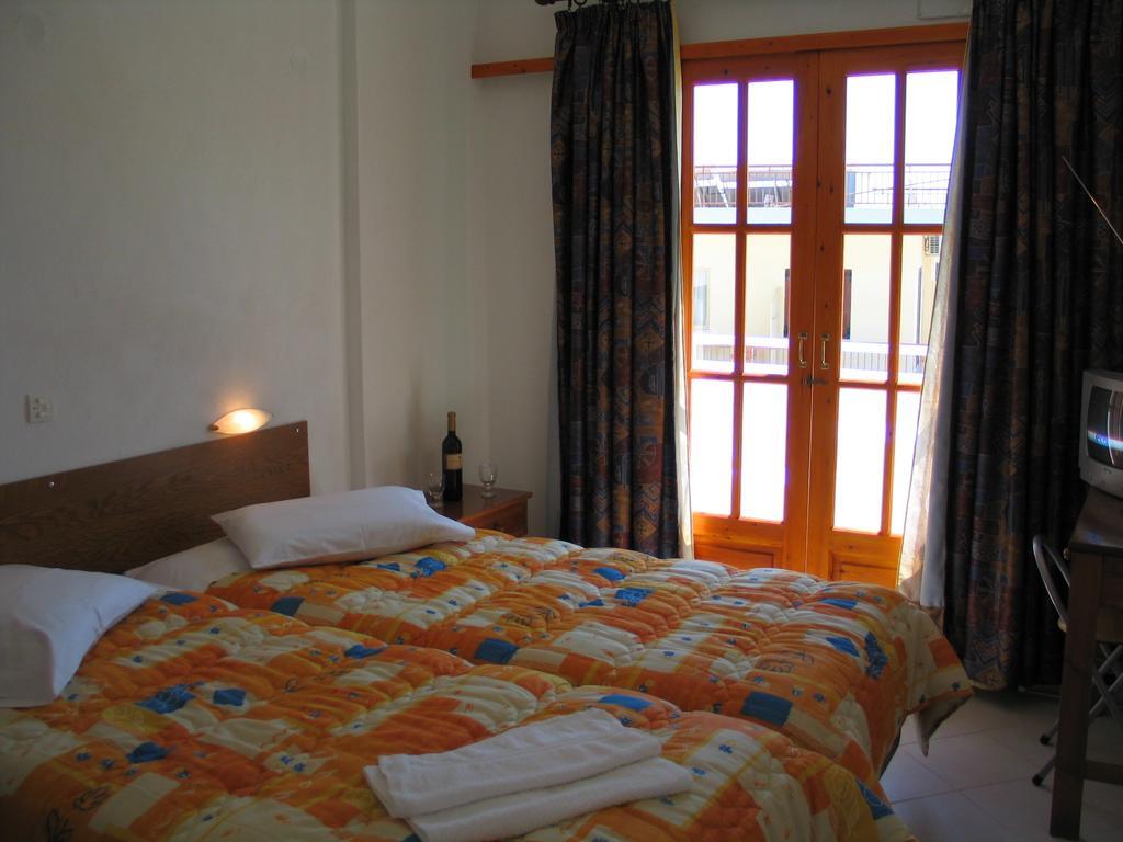 George'S Apartment Agia Marina  Phòng bức ảnh