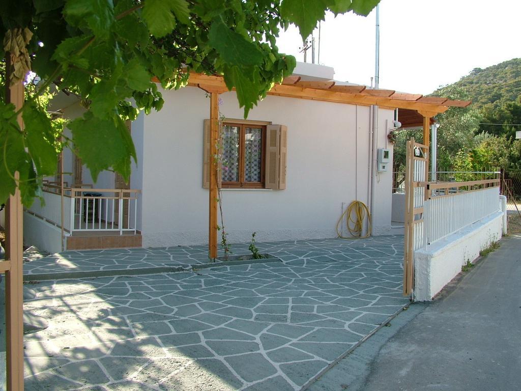 George'S Apartment Agia Marina  Phòng bức ảnh