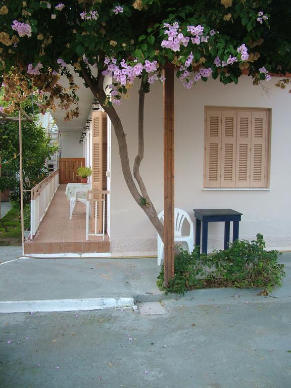 George'S Apartment Agia Marina  Phòng bức ảnh