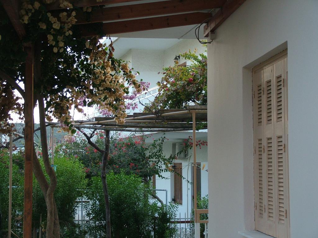 George'S Apartment Agia Marina  Phòng bức ảnh